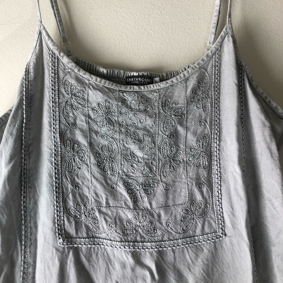 Gorgeous detailed dress - Picture 4 of 11